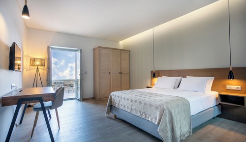 Deluxe Family Suite