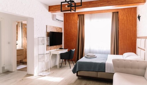 Deluxe Apartment, 1 King Bed with Sofa bed, City View