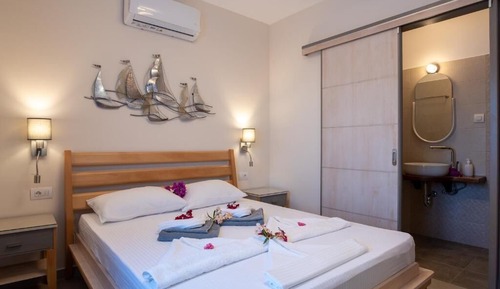 House, 2 Bedrooms, Private Pool, Sea View