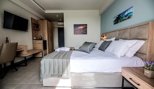 Deluxe Double Room, Pool View