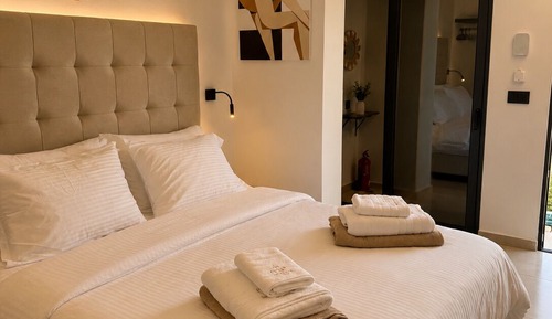 Luxury Suite, Partial Sea View