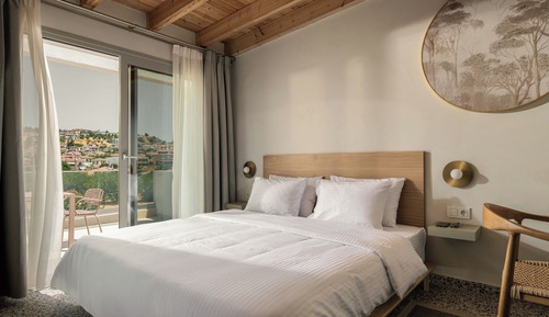 Studio Suite, Balcony, Pool View
