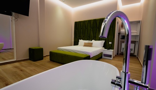 Comfort Suite, Patio, Pool View