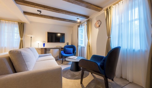 Room (Biser)