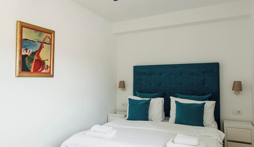 Royal Apartment, Pool View