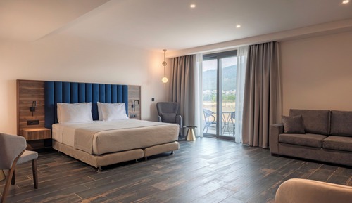 Superior Suite, Balcony, Mountain View