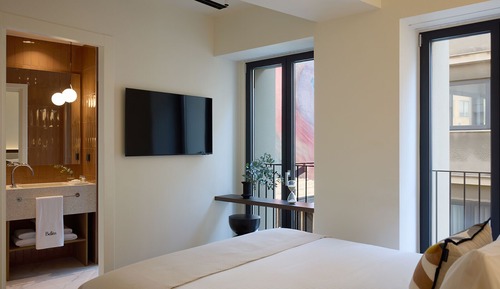 Cozy Room with Urban View