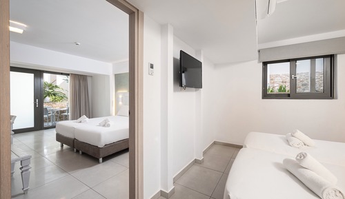 Deluxe Suite, Terrace