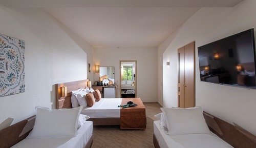 Comfort Quadruple Room, Patio, Pool View