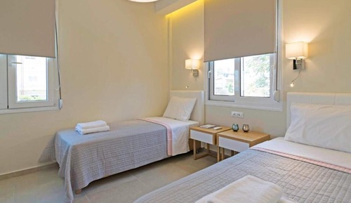 Apartment, 3 Bedrooms, Pool Access, Sea View
