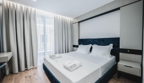Superior Studio Suite, Partial Sea View