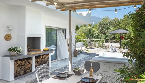 Summer Suite with outdoor hot tub