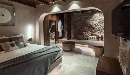 Signature Suite with Outdoor Heated Tub