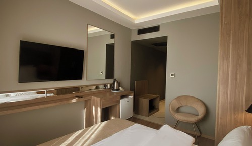 Superior Room, 1 Queen Bed, Courtyard View