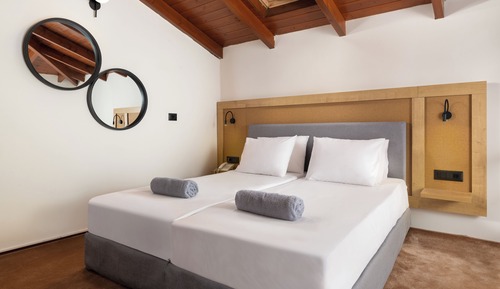 Executive Suite, 1 Double Bed, Pool View