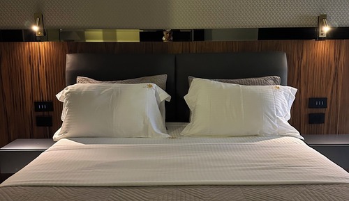 ROOM 06