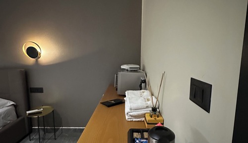 ROOM 04