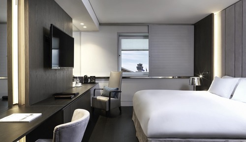 Luxury Room, 1 Queen Bed (Club Lounge Access)