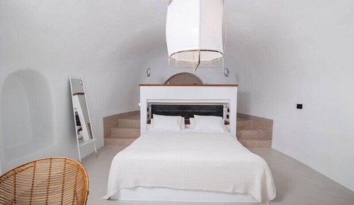 The Carpenter's Suite with Hot Tub & Caldera View