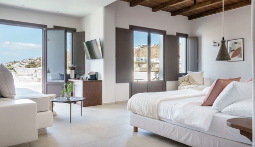 Superior Studio Suite, Poolside