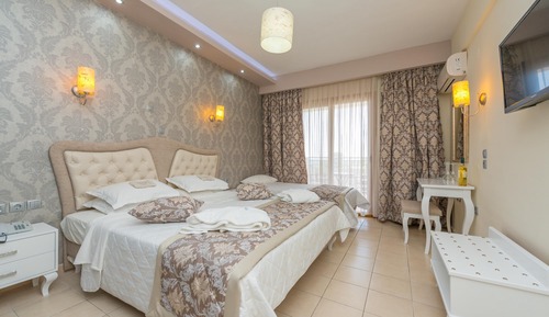 Superior Junior Suite Side Sea View