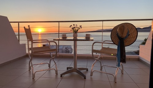 Standard Studio, Sea View