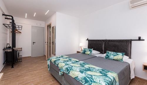 Deluxe Double or Twin Room, 1 Bedroom, Non Smoking, Garden View
