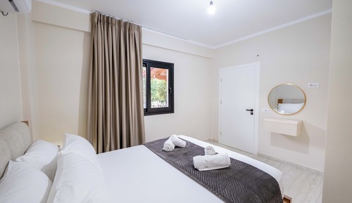 Basic Double Room, Balcony, Mountain View