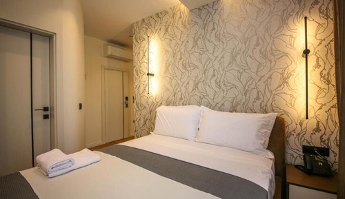 Suite, Balcony, City View