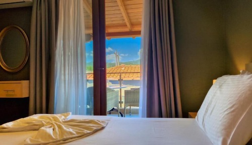 Deluxe Triple Room, Balcony, Mountain View