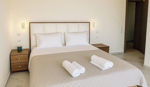 Basic Double Room, Balcony, Partial Sea View
