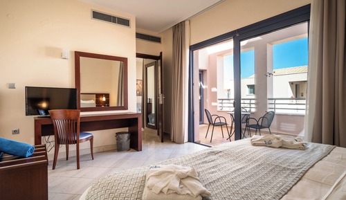 Superior Suite, 1 Bedroom, Courtyard View