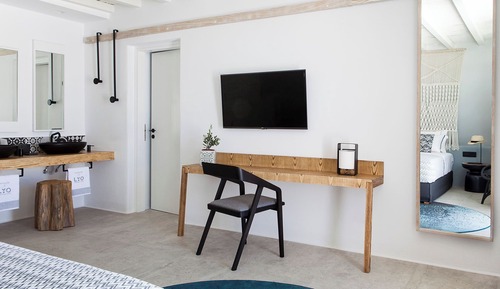 Panorama Sea View Suite with Jetted Tub