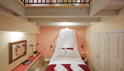 Master Suite, outdoor hot tub (Forms of Light)
