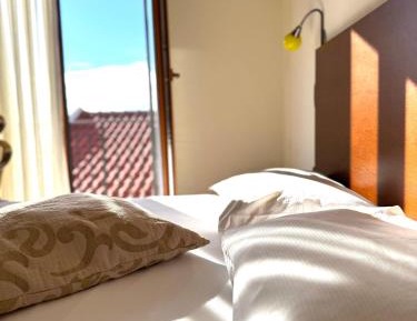 Deluxe Double Room with Balcony and Sea View
