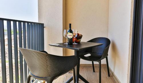 Two-Bedroom Deluxe Apartment with Balcony