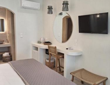 Deluxe Suite with Sea View