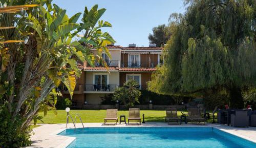 Apartment with Pool View 