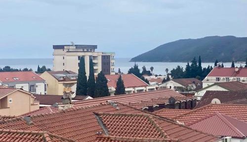 One-Bedroom Apartment with Balcony and Sea View