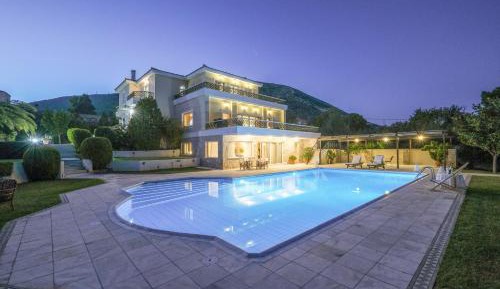 Villa with Garden View