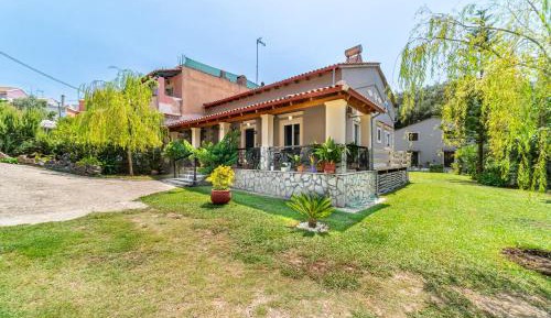 Three-Bedroom Premium Apartment with Balcony