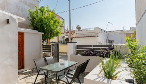 Two-Bedroom Deluxe Apartment with Garden View