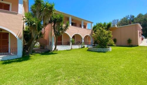 Two-Bedroom Deluxe Apartment with Garden View