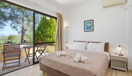 Two-Bedroom Deluxe Apartment with Garden View