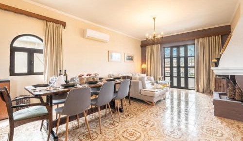 Two-Bedroom Deluxe Apartment with Balcony