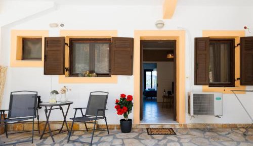 Two-Bedroom Deluxe Apartment with Balcony