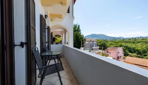 Two-Bedroom Deluxe Apartment with Balcony