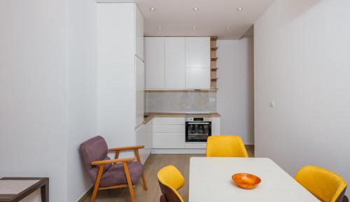 One-Bedroom Apartment with Balcony