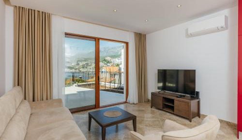 One-Bedroom Apartment with Sea View
