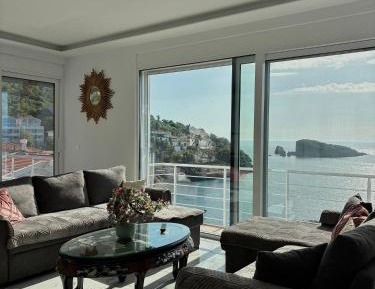 Superior One-Bedroom Apartment with Balcony